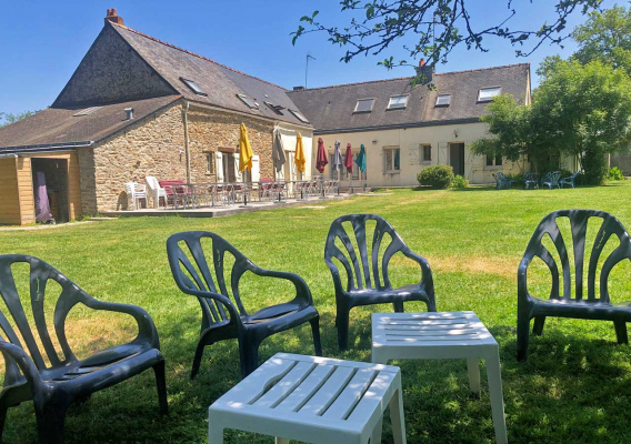 Terrasse exposée sud à larrière de la maison