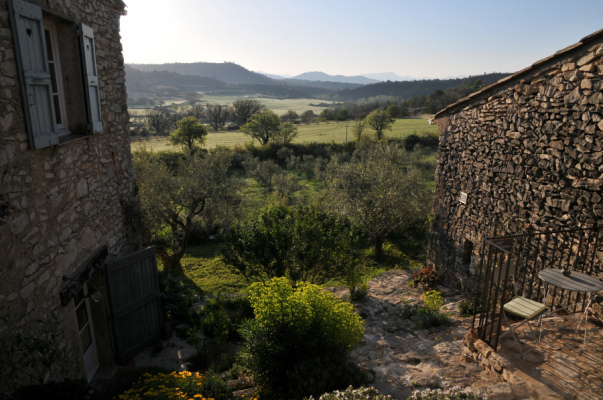 gite pour groupe CHATEAUNEUF-VAL-SAINT-DONAT