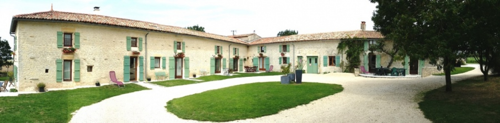 gite de groupe Domaine de Pegon 6 Gites avec salle de réception