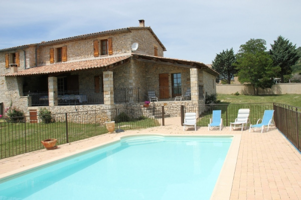 location de vacances Spacieux mas provençal avec piscine privée