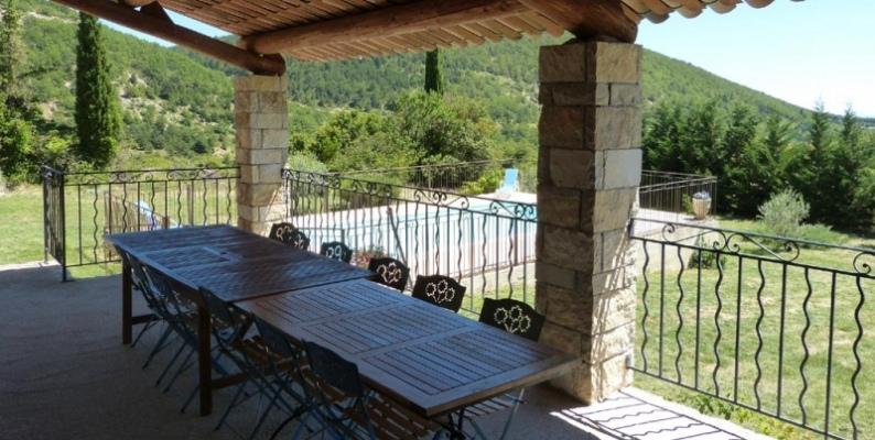 gite Spacieux mas provençal avec piscine privée