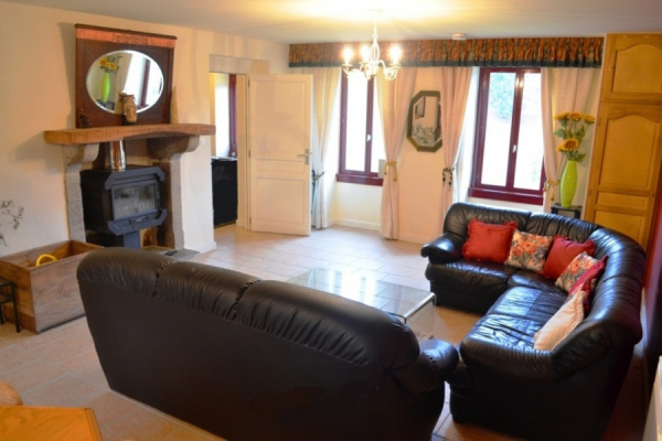 location Le Levadoux maison indépendante piscine intérieure