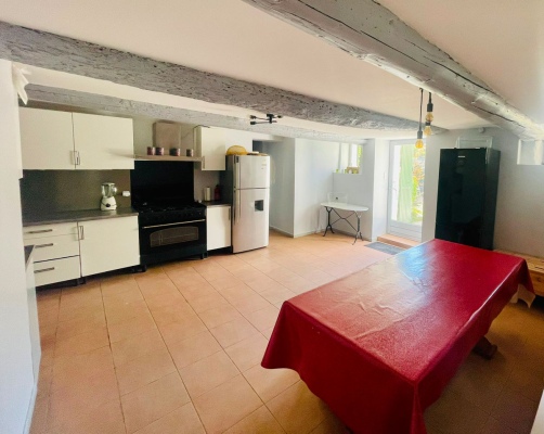 location de groupe ENTRAIGUES-SUR-LA-SORGUE