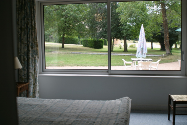 gite en groupe Maison 12 pers-piscine-jardin-6CH-3 SDB-3 wc 