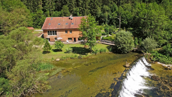 grand gite MOULIN DE BELVOIR 17 PERSONNES